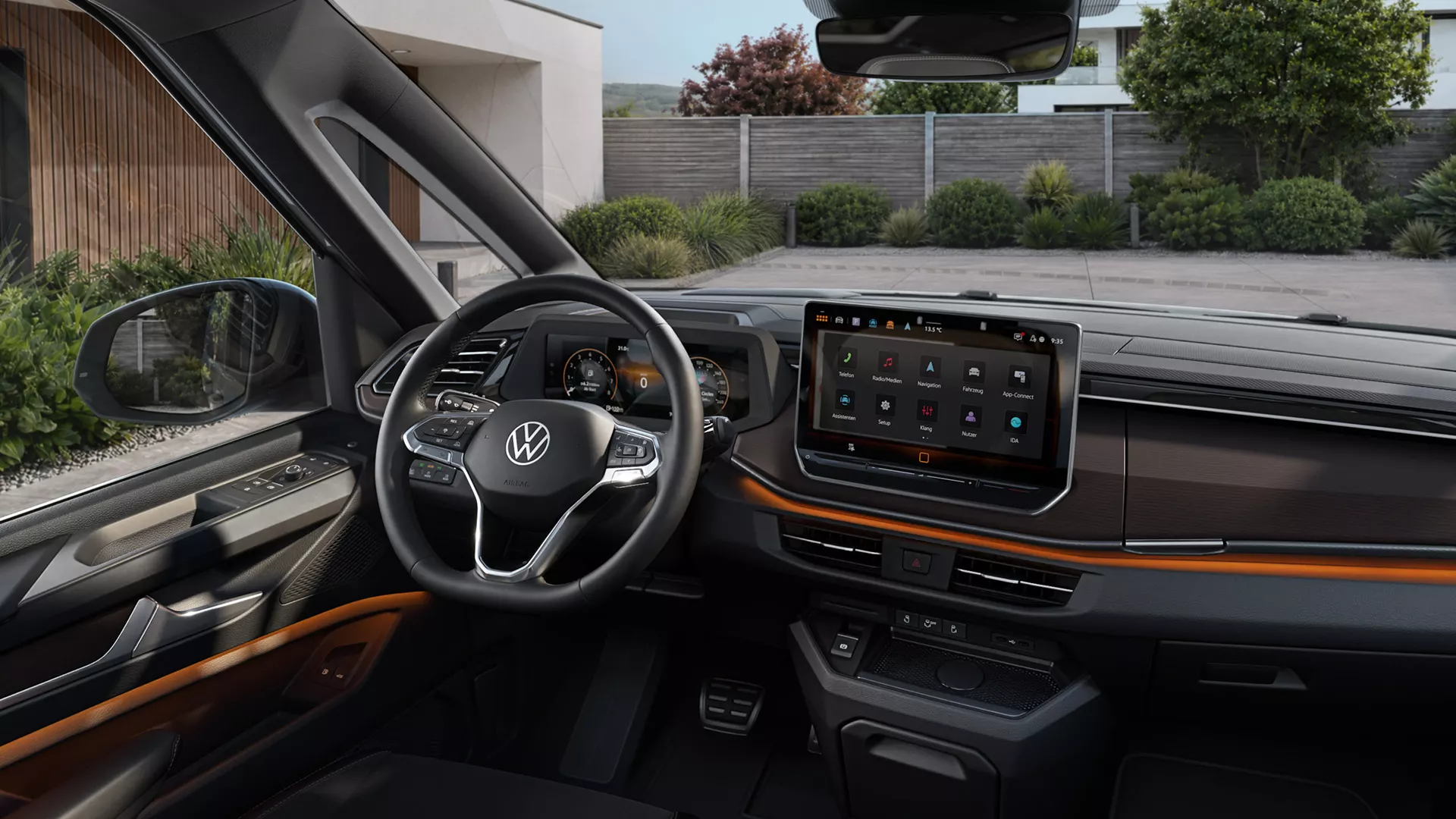 Volkswagen Multivan Innenraum mit großzügigem Raumgefühl und digitalem Bedienkonzept