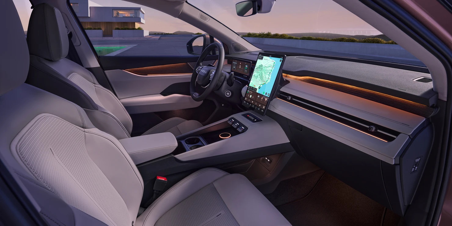 Škoda Peaq Innenraum vorne mit Fokus auf Komfort und digitales Bedienkonzept