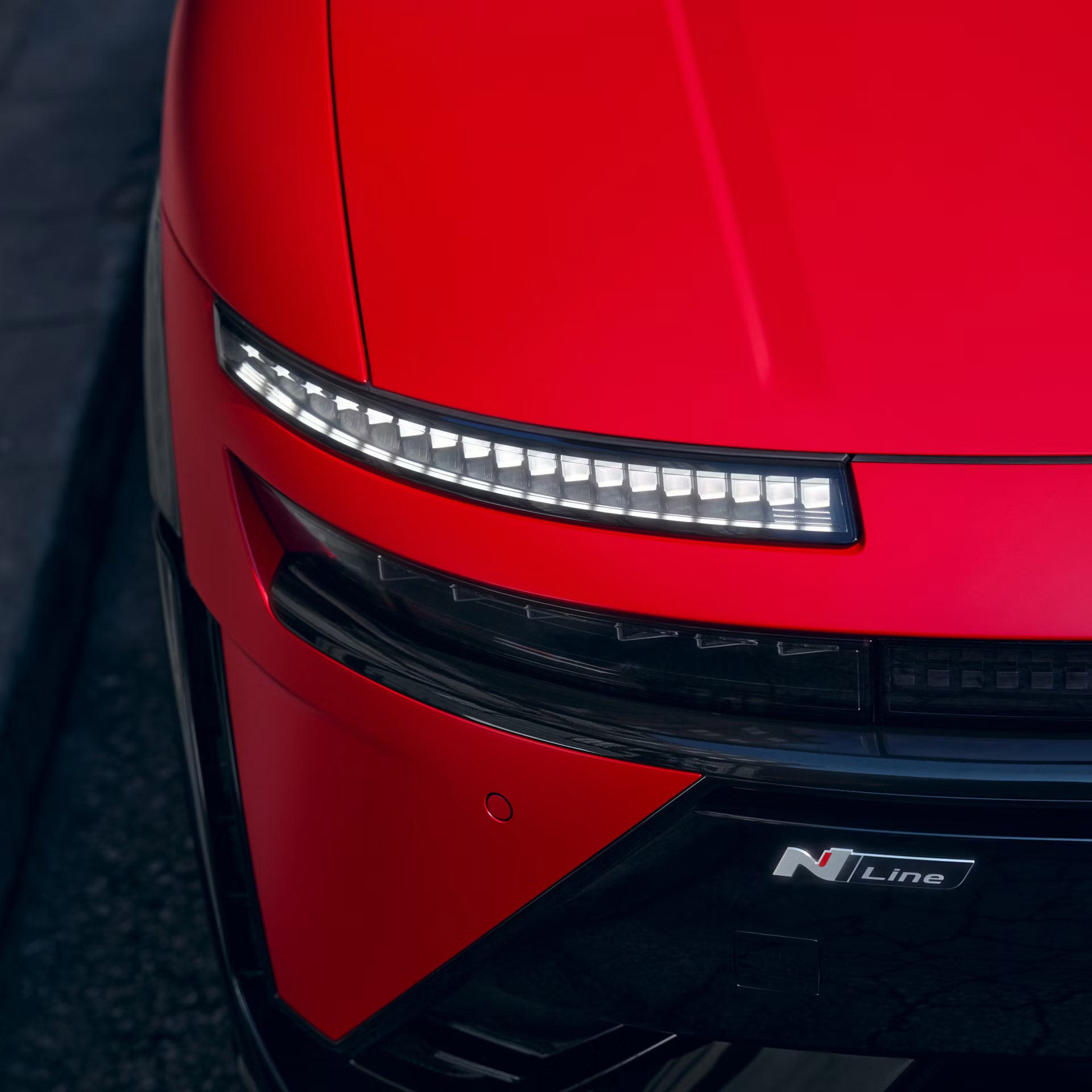 Detailaufnahme des Scheinwerfers am Hyundai IONIQ 3